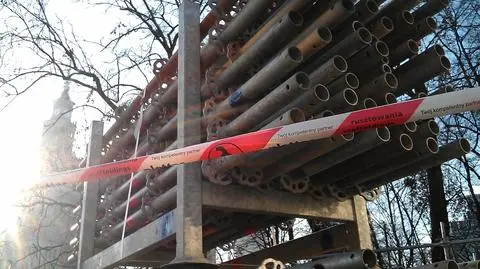 Reklama gigant wróci? Znów stawiają rusztowanie