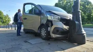 Auto wjechało w słup