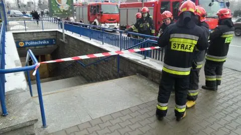 Wypadek na Racławickiej, dym na Politechnice. Trudne godziny w metrze