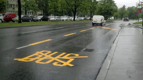 Buspasem z lotniska na stadion