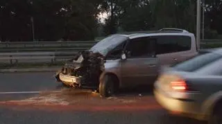 Zderzenie autobusu i renault na Wisłostradzie