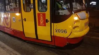 Zderzenie auta z tramwajem w alei "Solidarności" 