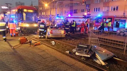 Osobówka zderzyła się z tramwajem na Puławskiej