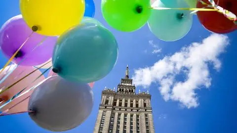 Urodziny Pałacu Kultury. Tort na placu Defilad, wata cukrowa na tarasie widokowym, "Miś" w Kinotece