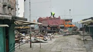 Prace rozbiórkowe na terenie bazaru