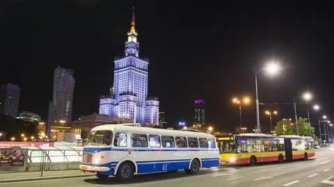 Parada autobusów, specjalne linie. Noc Muzeów w komunikacji