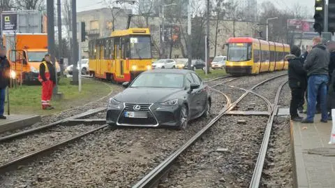 Pościg za lexusem zakończony na torowisku