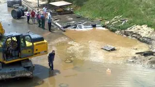 Zalany plac budowy / fot. Lech Marcinczak, tvnwarszawa.pl