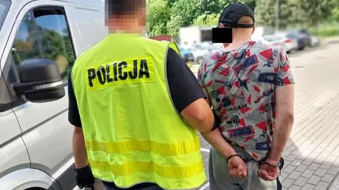 Zaatakował od tyłu, zerwał jej łańcuszek 