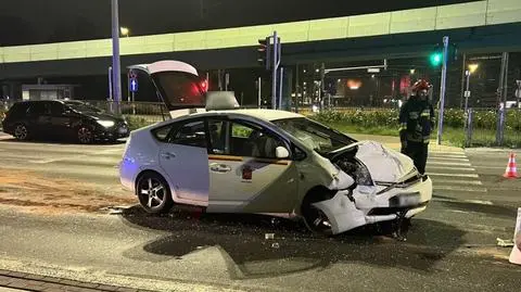 Zderzenie aut w środku nocy. Jedna osoba trafiła do szpitala