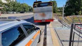 Autobus wjechał w przystanek