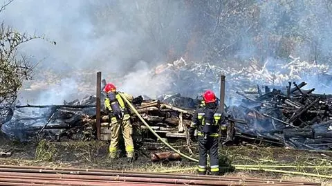Kłęby czarnego dymu w okolicy Dworca Wschodniego