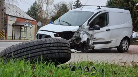 Czołowe zderzenie w Nadarzynie. Kierowca zasłabł