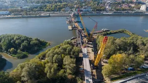 Most połączył dwa brzegi Wisły. Kiedy otwarcie?