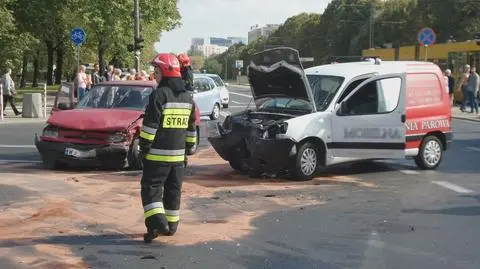 Zderzenie dwóch aut na Żoliborzu. Trzy osoby ranne