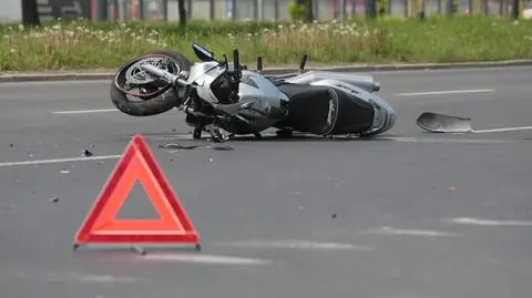 Wypadek na Jagiellońskiej. Motocyklista i jego pasażer trafili do szpitala
