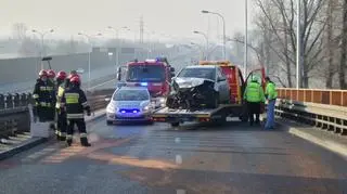 Zderzenie dwóch osobówek na estakadzie