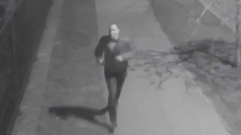 Nożownik ranił kobietę. Policja publikuje wizerunek i trasę ucieczki