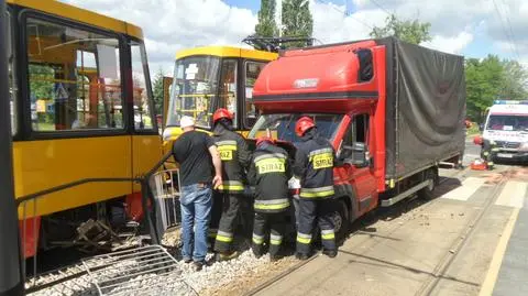 Zderzenie tramwaju i ciężarówki. Dwie osoby ranne na Annopolu