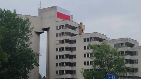 Ogromna polska flaga zawisła na rosyjskim budynku