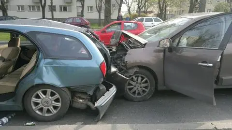 Wypadek czterech aut. Ranne dzieci