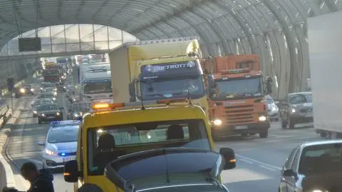 Poranna kolizja na S8. Zderzyły się trzy samochody