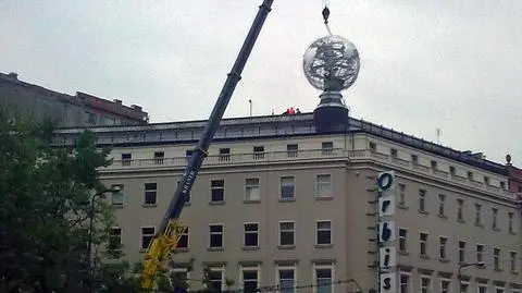 Globus wrócił na swoje miejsce