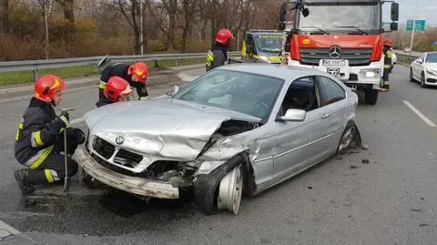 BMW wypadło z jezdni. "Kierowca oddalił się"