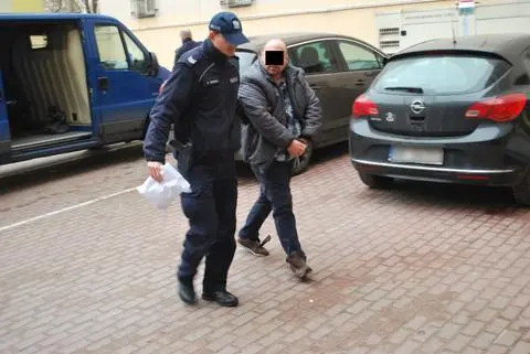 Policjanci zatrzymali dwóch mężczyzn - 28- i 36-latka podejrzanych o kradzież puszek WOŚP