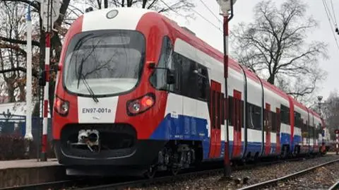Leżał na torach, przejechał go pociąg. "Mężczyzna stracił nogę"