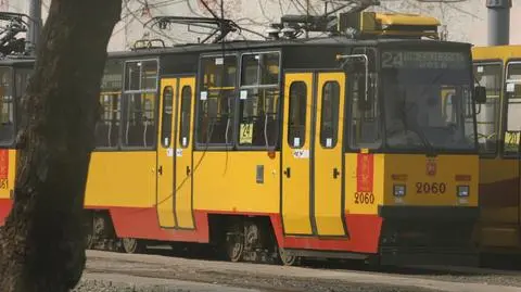 "Uszczerbki" w szybie tramwaju. Policja sprawdza