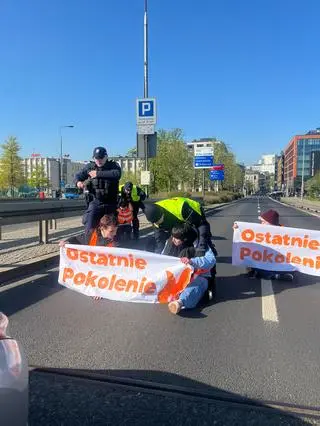 Ostatnie Pokolenie na moście Świętokrzyskim 