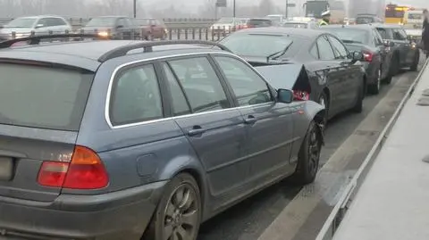 Karambol na moście Łazienkowskim. Pięcioletnie dziecko trafiło do szpitala