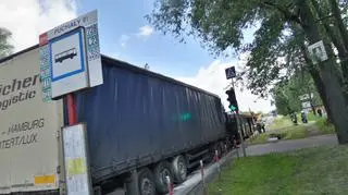 Tir najechał na autobus