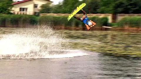 Jezioro, deska i wyciąg. Wakeboarding w Wilanowie
