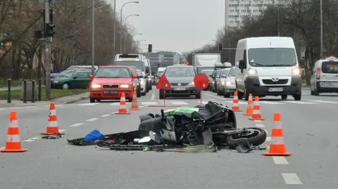 Zderzenie na Ochocie. Kierowca skutera w szpitalu 