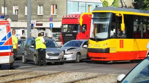 Wypadek na rogu Leszna i Okopowej. Jeden z kierowców trafił do szpitala