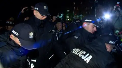 Miesięcznica smoleńska: policja wylegitymowała 90 osób