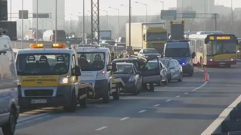 Wypadek na Trasie Toruńskiej. "Korek sięgał Bemowa"