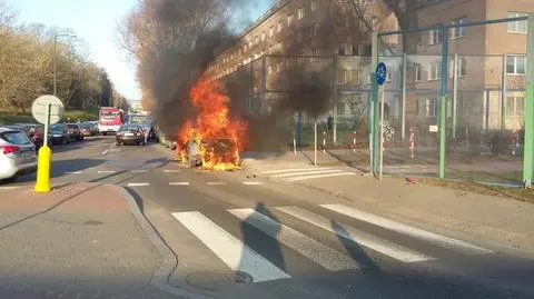Najpierw kolizja, potem pożar. Auto zaczęło płonąć na lawecie