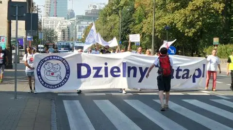 Kilkunastu ojców zablokowało ulice."Nie możemy zabronić demonstracji"