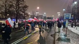 Uczestnicy protestu ruszyli przed siedzibę premiera