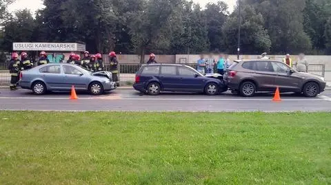 Wypadek na Powązkowskiej. Trzy samochody rozbite