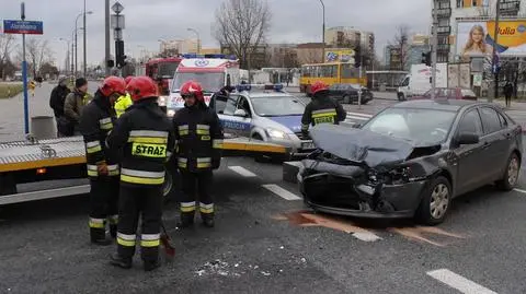 Mercedes zderzył się z mitsubishi