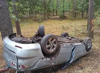 Auto, które prowadził pijany 18-latek, dachowało 