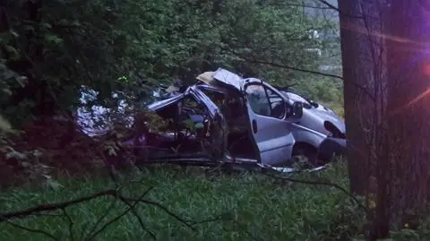 Bus dachował pod Wyszkowem. Cztery osoby zginęły, dwie ranne