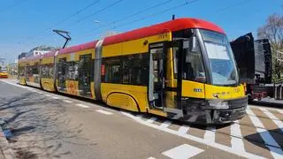 Zderzenie tramwaju i auta na Obozowej