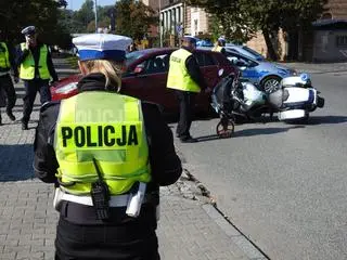 Wypadek z udziałem policjanta drogówki