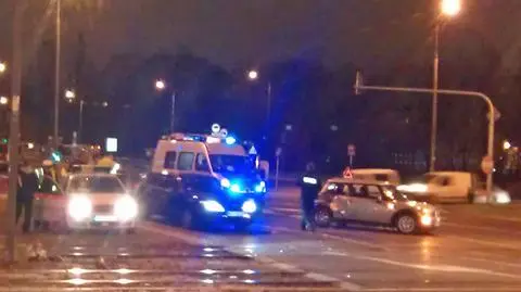 Mini uderzył w tramwaj jedna osoba ranna