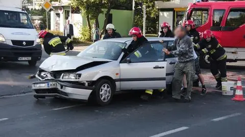 Jedna osoba ranna, trzy rozbite samochody. Wypadek na Ochocie